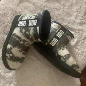 UGG Classic Clear Waterproof Boots in EUC, Size EUR 38/7 US